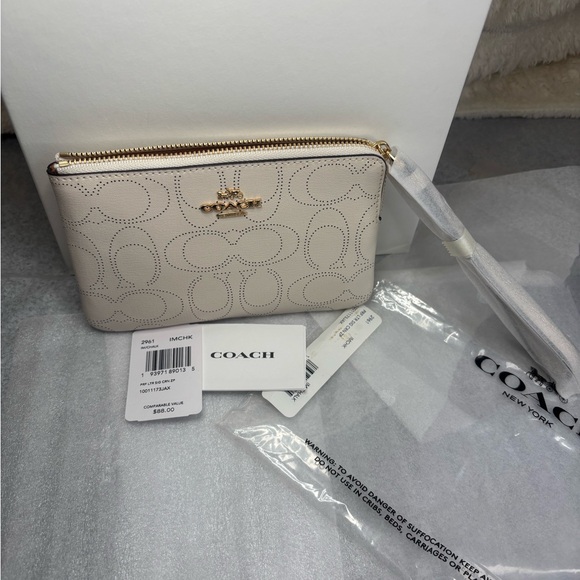 Sold - Picture 1 of 4